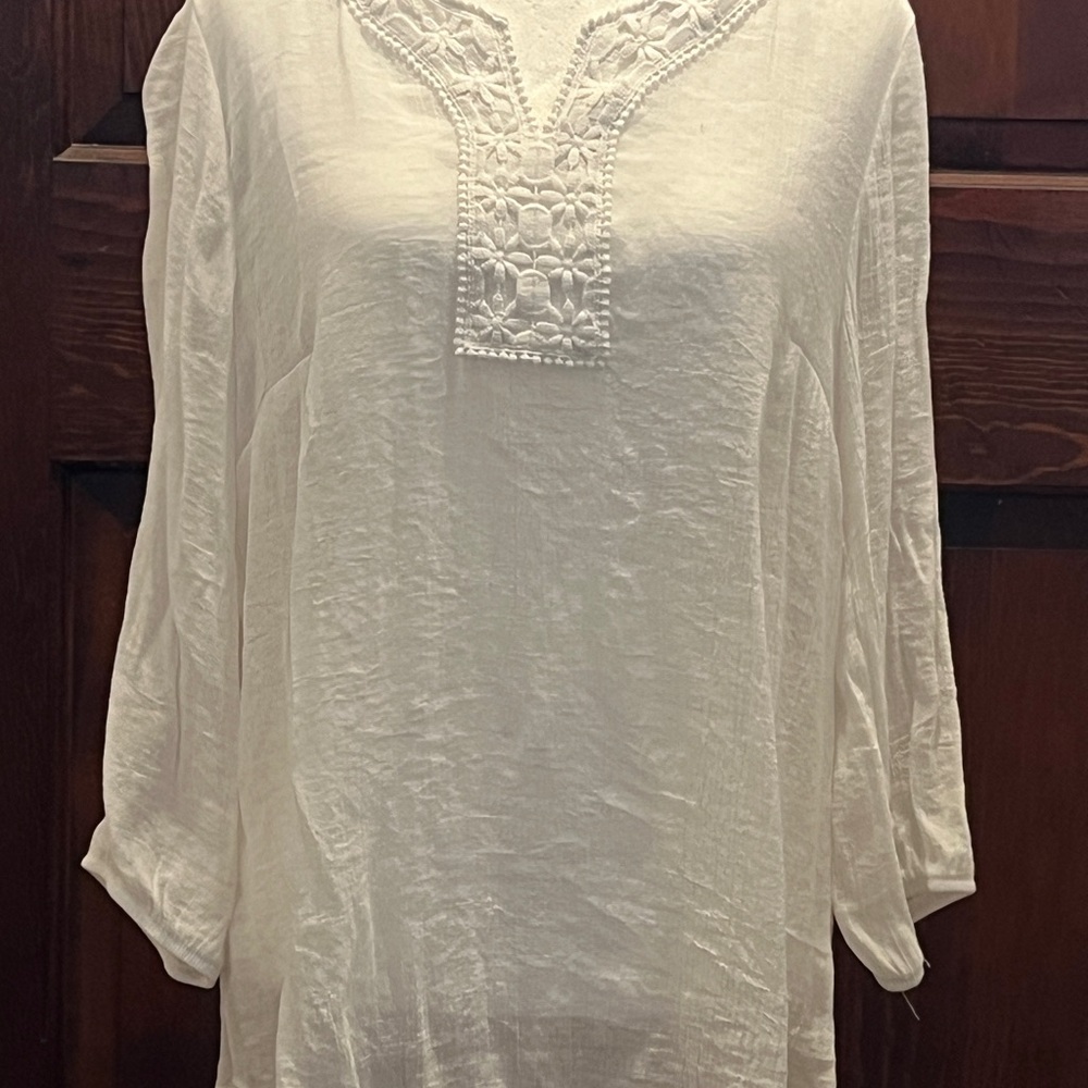 Apt. 9 White Tunic Top with Elegant Design